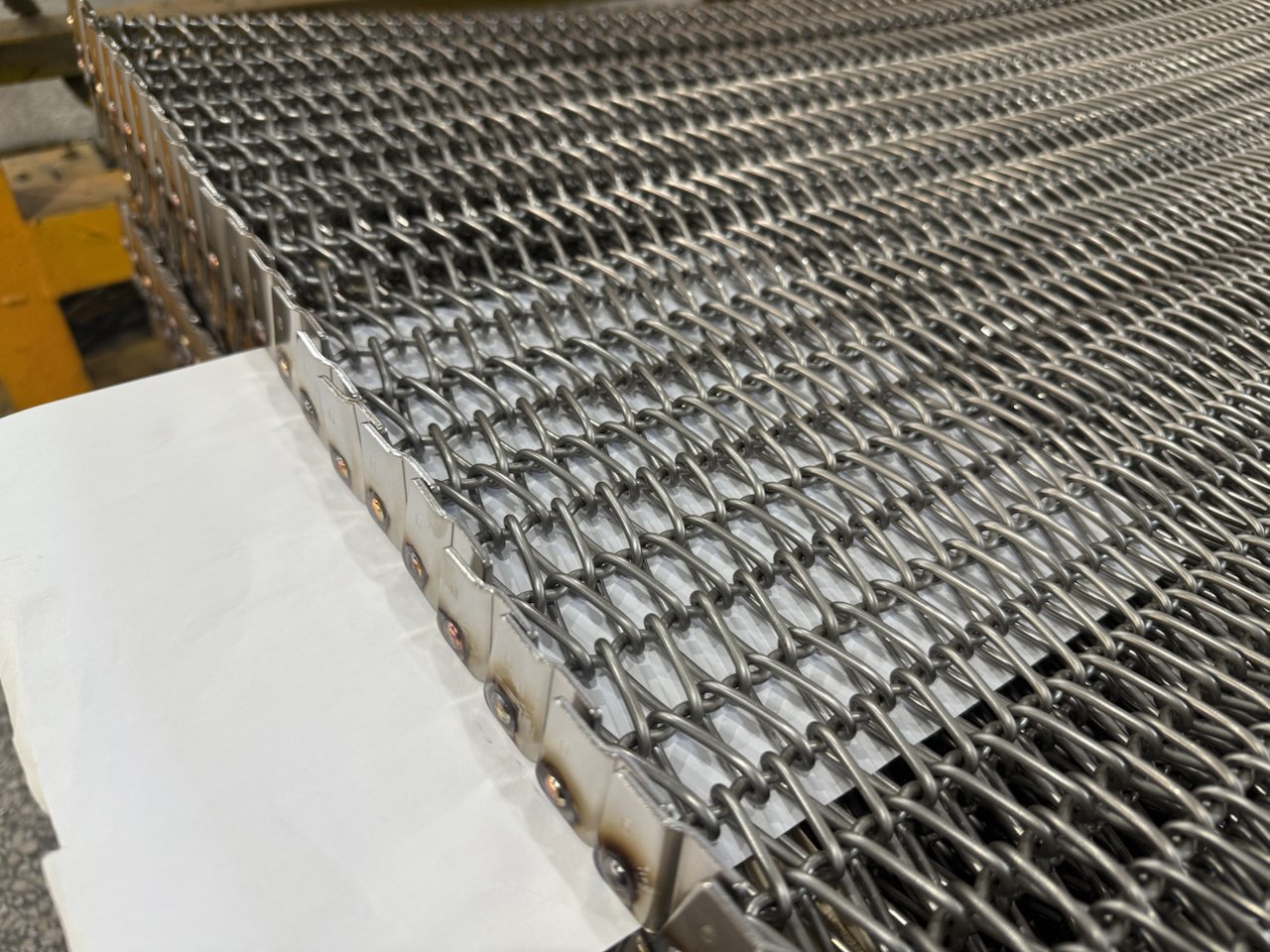 破解燒結爐網帶損耗難題：關西金屬網邊緣工藝，讓壽命倍增的核心密碼